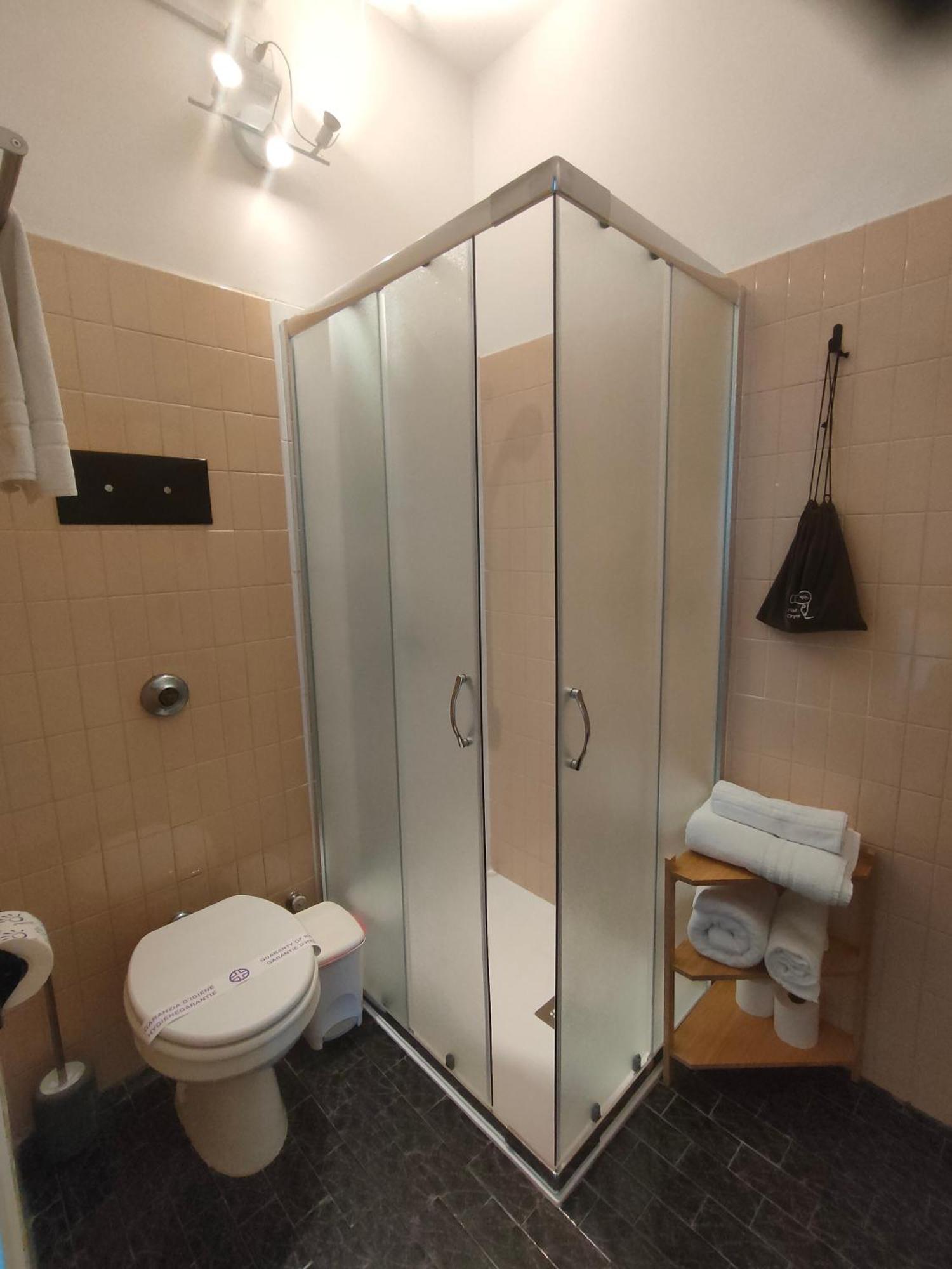 Albergo La Pescatrice Moniga del Garda Стая снимка
